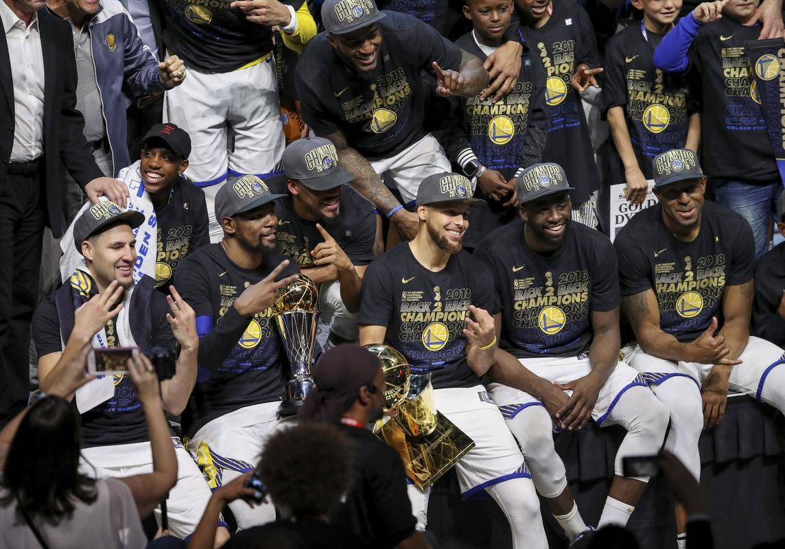 db游戏平台官网-金州勇士发布备战花絮，集结日遗憾出局，NBA季后赛任务艰巨，轮换策略成焦点