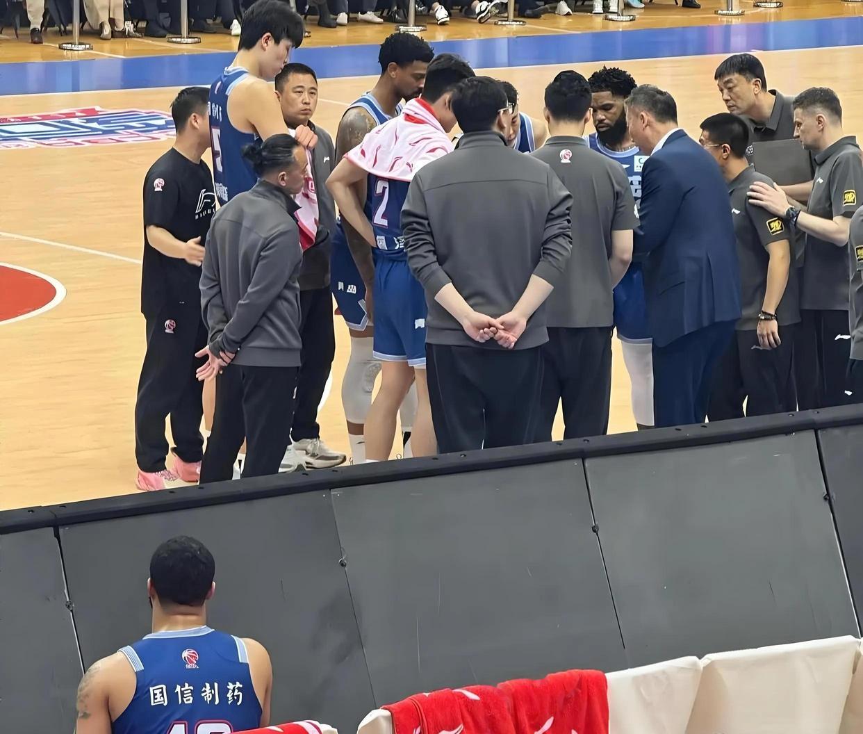 db电竞官网登录-莱比锡赛后篮板制胜，志在CBA季后赛名次提升，球迷炸锅，年轻球员得到机会