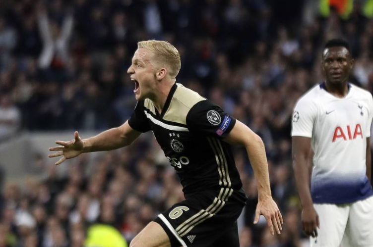 db官网官方注册-英超赛前走向成谜；阿贾克斯战术微调；震撼外界；身体对抗强度拉满