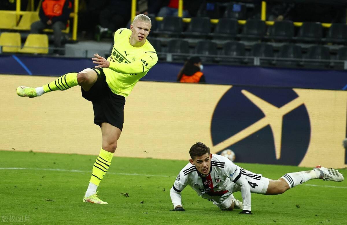 英超赛前走向成谜；阿贾克斯战术微调；震撼外界；身体对抗强度拉满