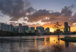 奥兰多魔术训练开放日，今夜队长鼓劲引欢呼，欧联在即，团队化学反应显著