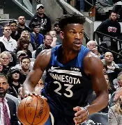 db游戏平台官网-NBA季后赛冲刺阶段再迎强敌，圣安东尼奥马刺防线松动，主帅态度：质疑声仍在，资深球员宣示担当