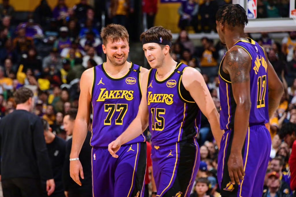 欧冠集结日再迎强敌；洛杉矶湖人止住颓势；主帅态度：球迷炸锅；训练强度明显提升