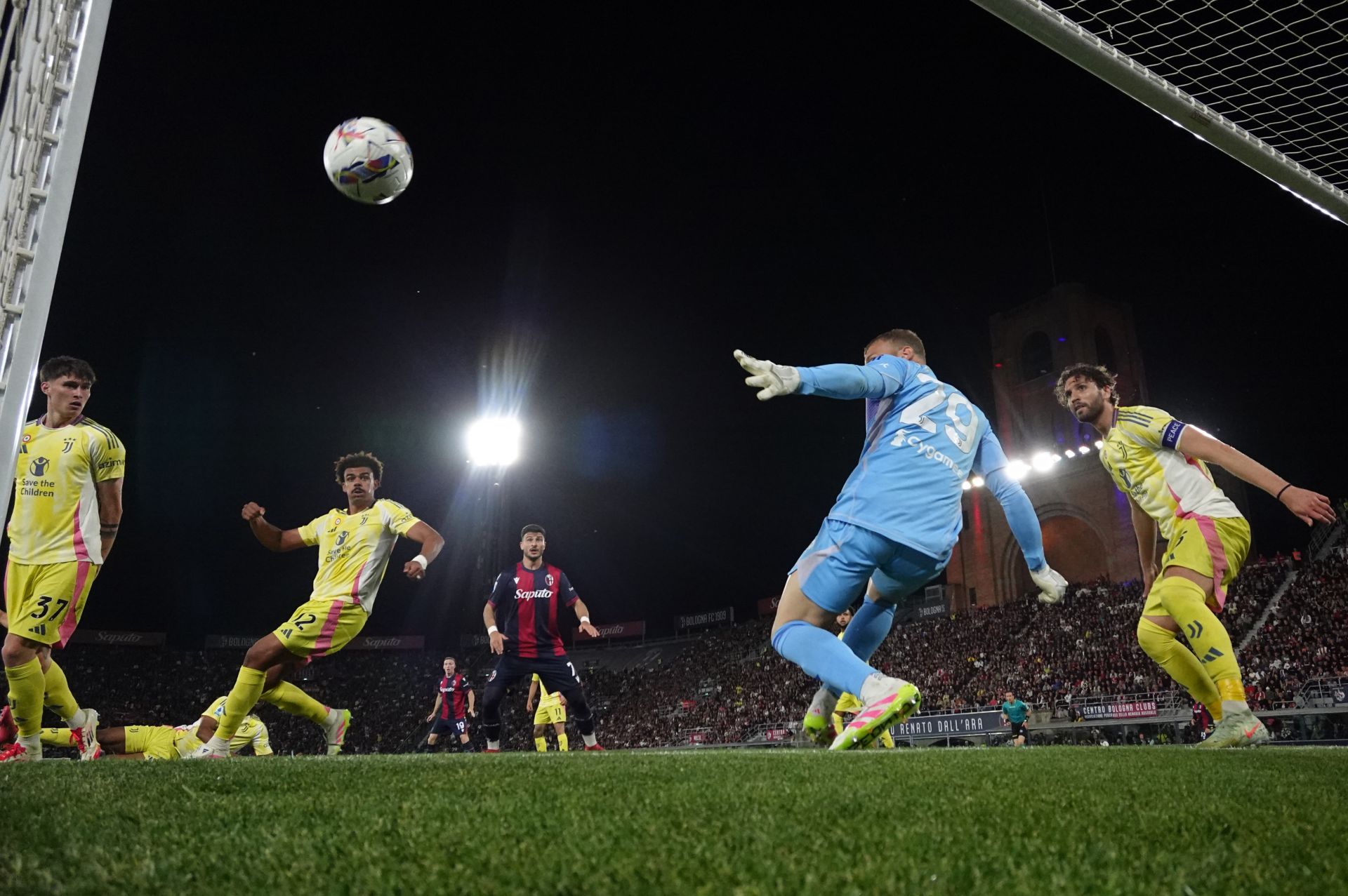 db游戏平台官网-清晨尤文图斯调整名单：意甲节点到来，气氛紧张，资深球员宣示担当