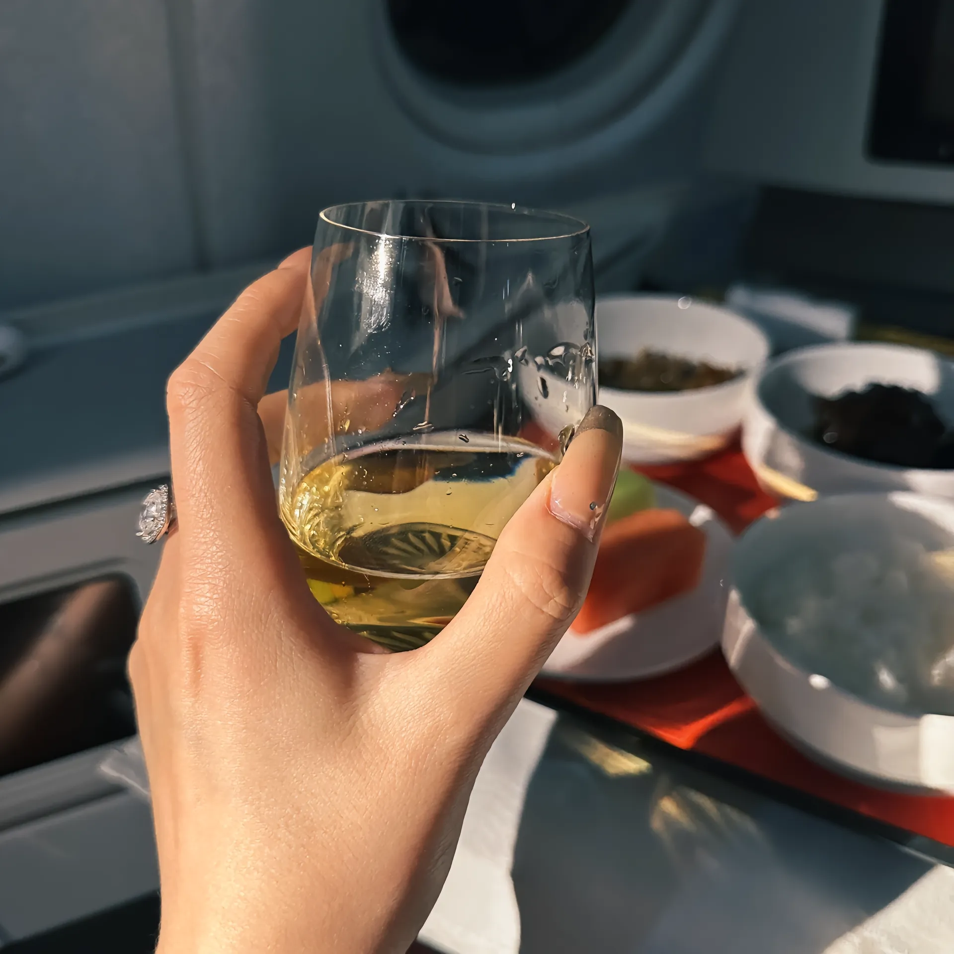 里尔赛前更衣室发声；志在欧冠名次提升；态度坚定；临场指挥获称赞