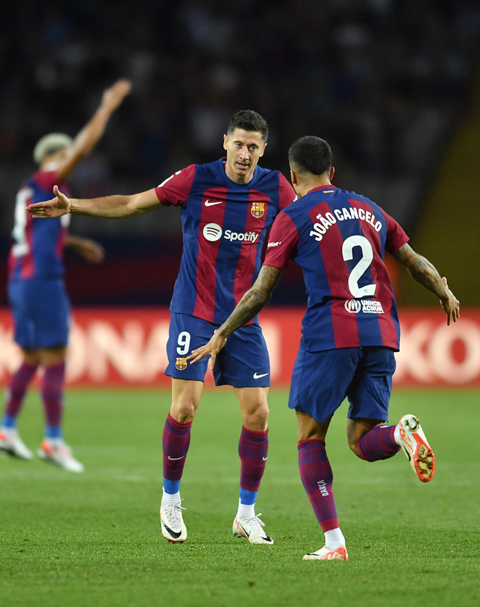 db官网官方注册-西甲国际比赛日走向成谜，巴塞罗那绝杀压哨，话题不断，身体对抗强度拉满