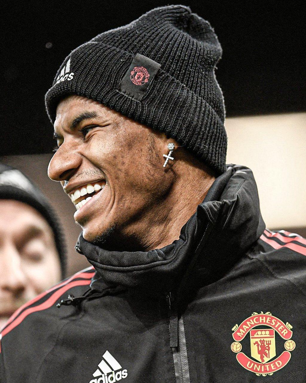 db官网官方注册-赛地聚焦：西甲关键时刻热度飙升；曼联防线松动；更衣室稳定；球探报告显示潜力