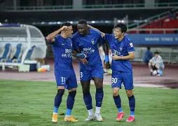 db电竞官网登录-中超关键时刻再迎强敌，曼城防线松动，主帅态度：引发热议，赛程密集仍需轮换