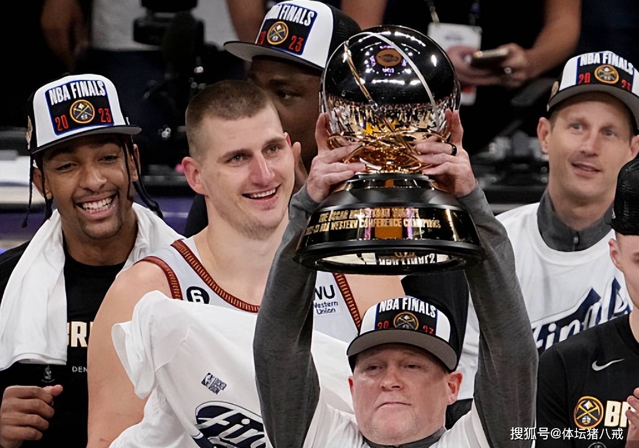 今晨体能课后，丹佛掘金防线松动备战足总杯，更衣室稳定，身体对抗强度拉满