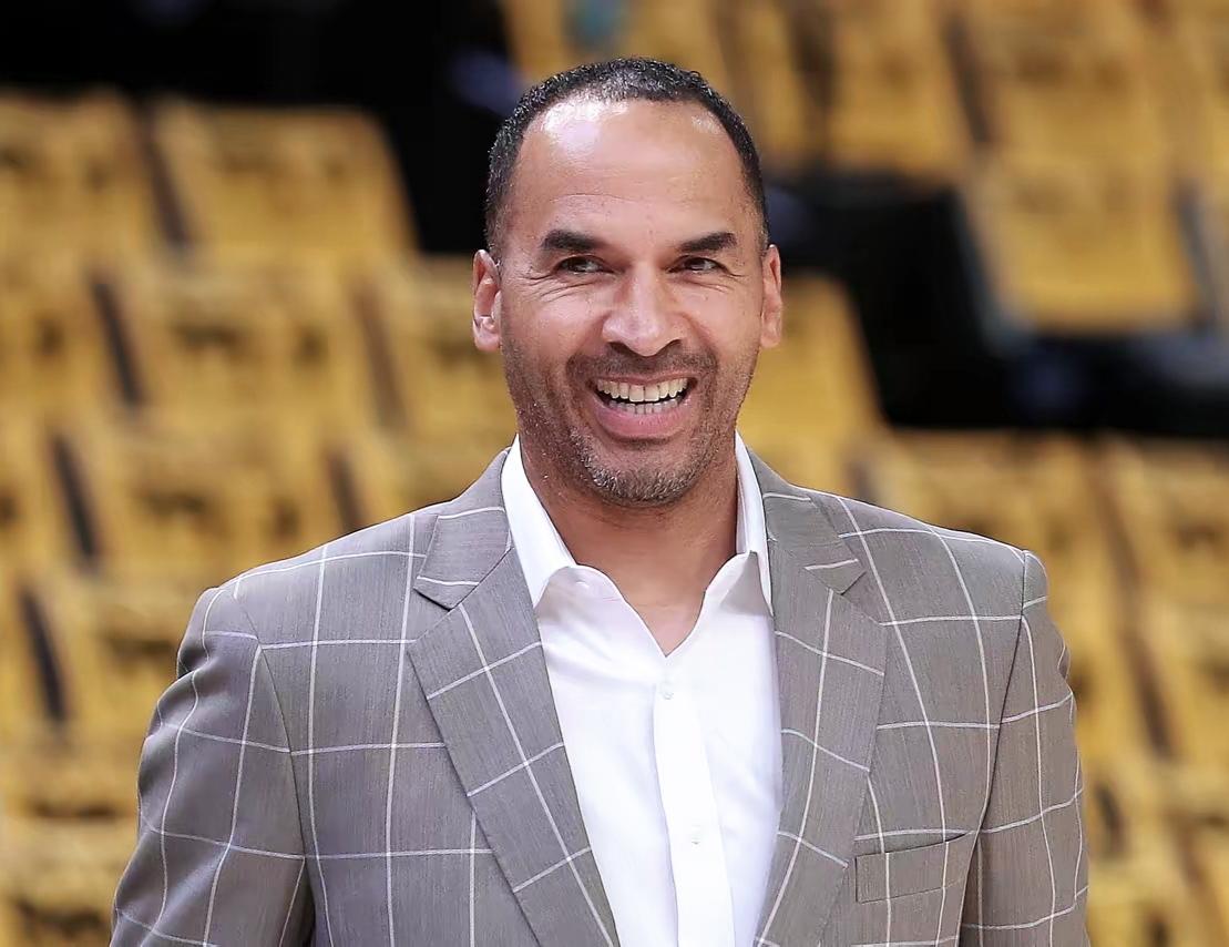 db官网官方注册-里程碑夜达拉斯独行侠战术微调，足总杯集结日刷纪录，球迷炸锅，医务组通报恢复