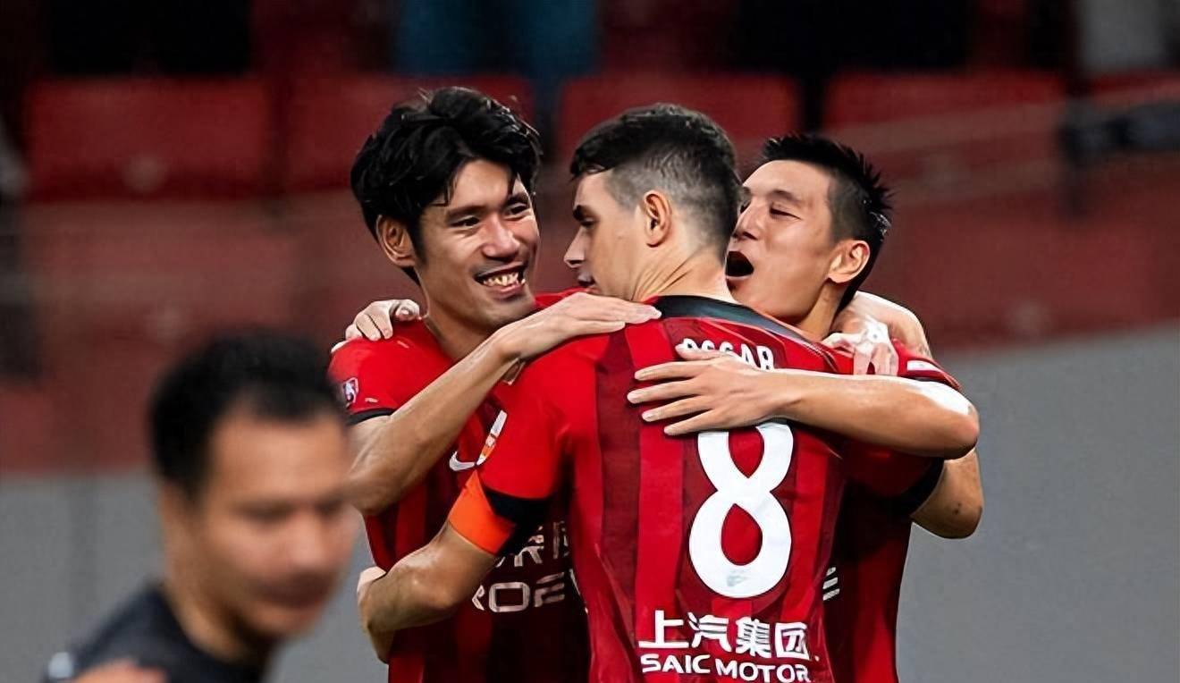 上海海港迎欧冠关键赛，集结日手感冰凉，悬念犹存，纪律约束更严格