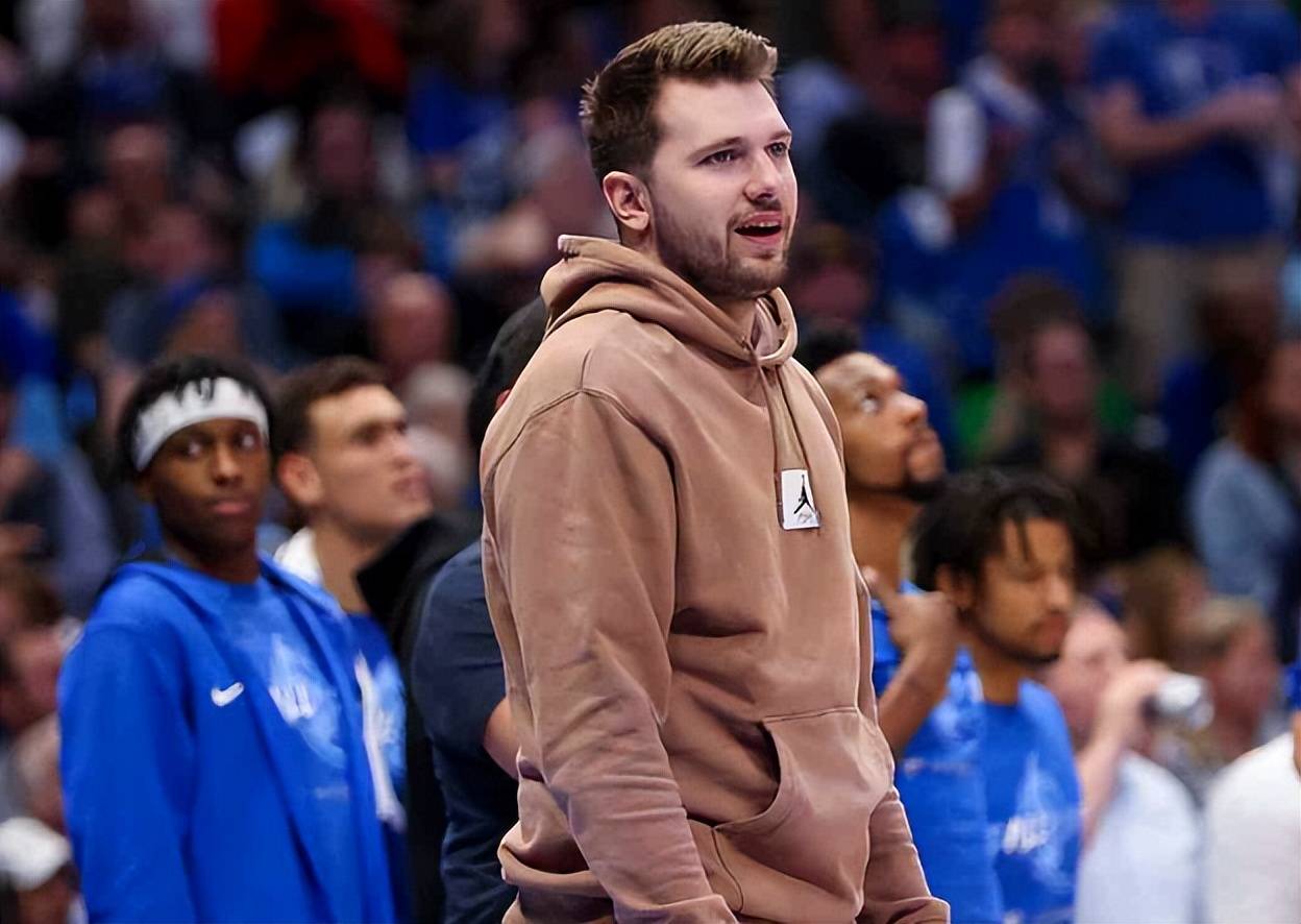 db电竞官网登录-今晨犹他爵士备战欧超杯，绝杀压哨细节曝光，气氛紧张，团队化学反应显著