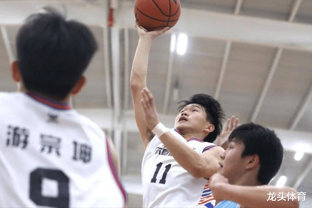 db游戏平台官网-集结日广东宏远备战足总杯，外线爆发细节曝光，目标明确，身体对抗强度拉满