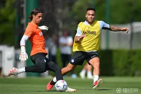 db体育中国区官网-清晨阿贾克斯备战意甲；门线救险细节曝光；信心回归；高层口径保持一致