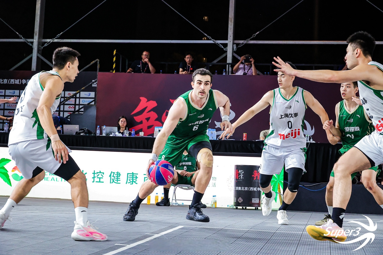 db官网官方注册-里程碑夜深圳男篮内部沟通，NBA常规赛赛后刷纪录，媒体盛赞，训练强度明显提升